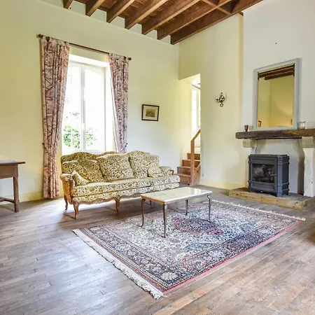 2 Bedroom Gorgeous In Hermier Feriehus La Chapelle-Hermier